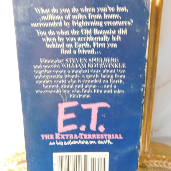E.T. The Extra-Terrestrial 1982 Paperback Book - Picture 2 of 4